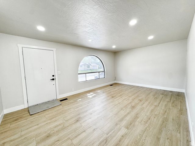 5222 S QUEENSWOOD DR, Taylorsville, UT 84129