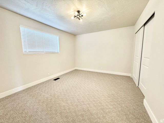 5222 S QUEENSWOOD DR, Taylorsville, UT 84129