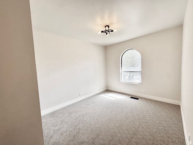 5222 S QUEENSWOOD DR, Taylorsville, UT 84129