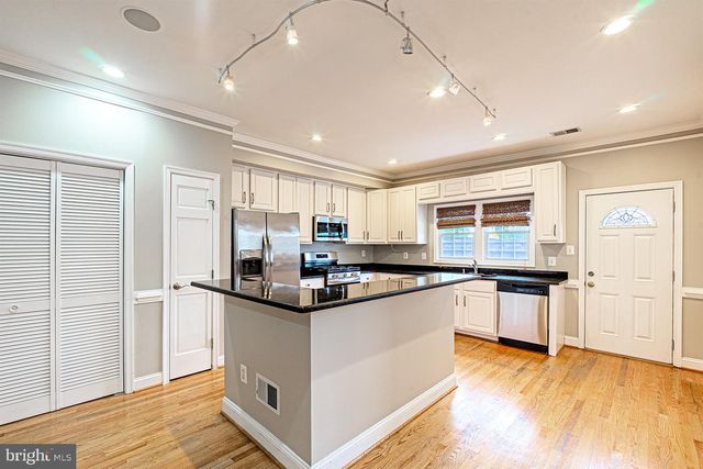 1535 GALES ST NE, Washington, DC 20002