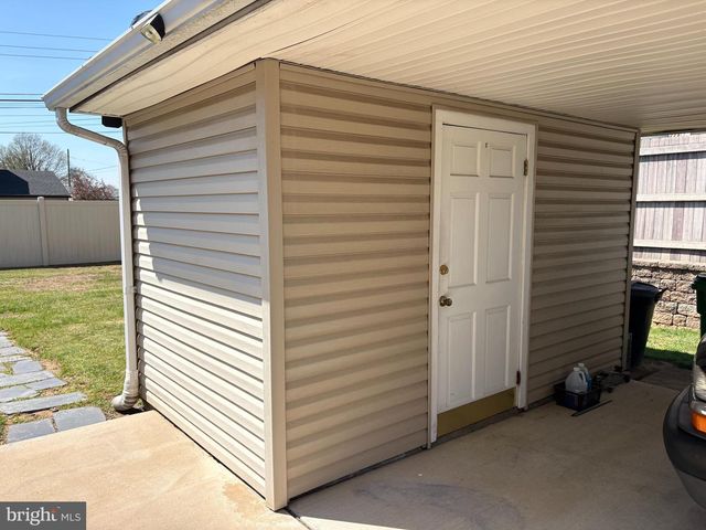 29 GRIDIRON RD, Levittown, PA 19057