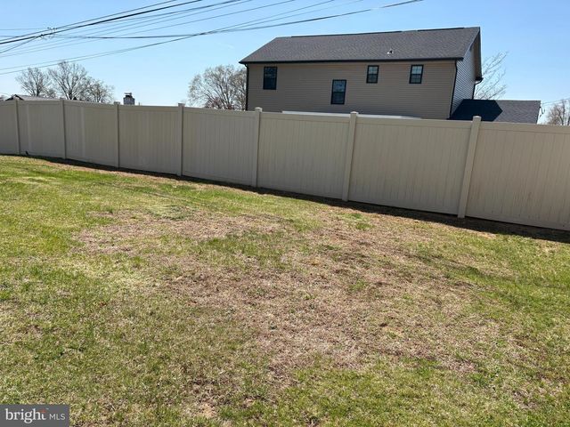 29 GRIDIRON RD, Levittown, PA 19057