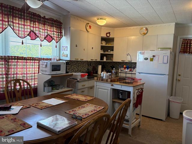 29 GRIDIRON RD, Levittown, PA 19057
