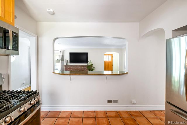 2560 Locust Street, Denver, CO 80207