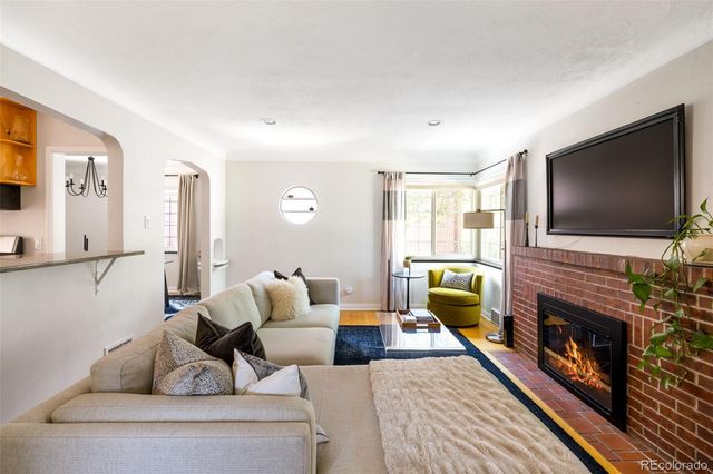 2560 Locust Street, Denver, CO 80207
