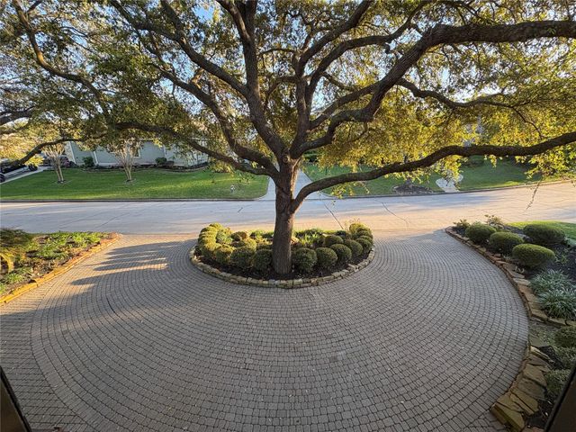 385 Edgewood Drive, Montgomery, TX 77356