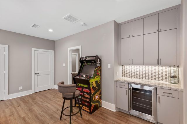 385 Edgewood Drive, Montgomery, TX 77356