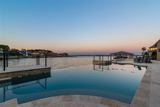 385 Edgewood Drive, Montgomery, TX 77356