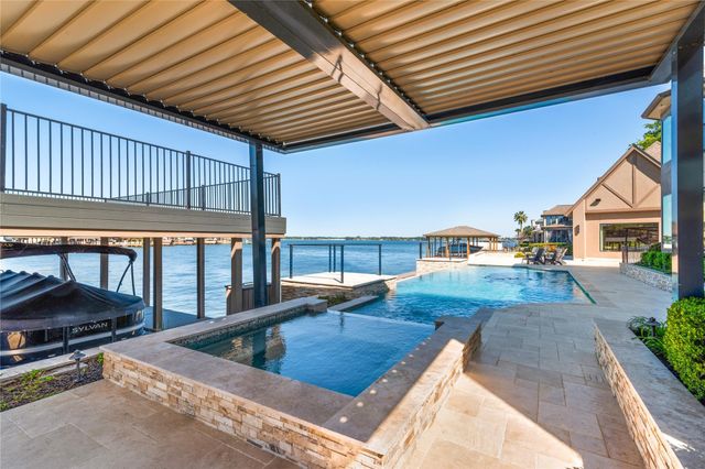385 Edgewood Drive, Montgomery, TX 77356