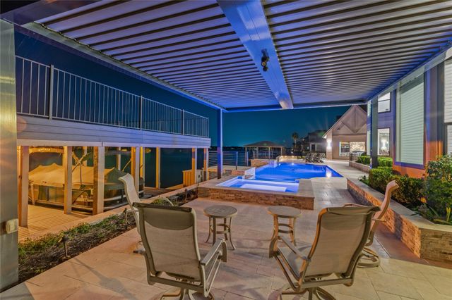 385 Edgewood Drive, Montgomery, TX 77356