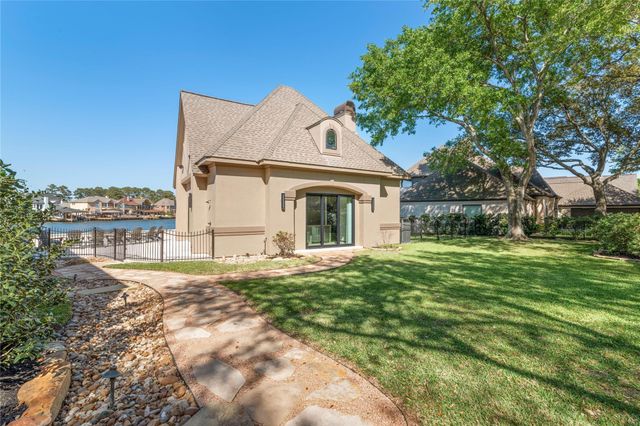 385 Edgewood Drive, Montgomery, TX 77356