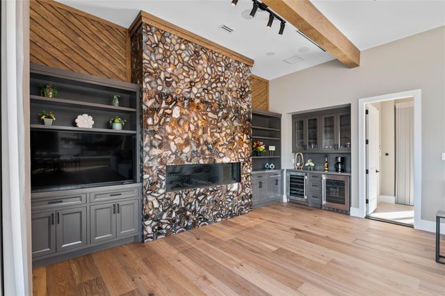 385 Edgewood Drive, Montgomery, TX 77356
