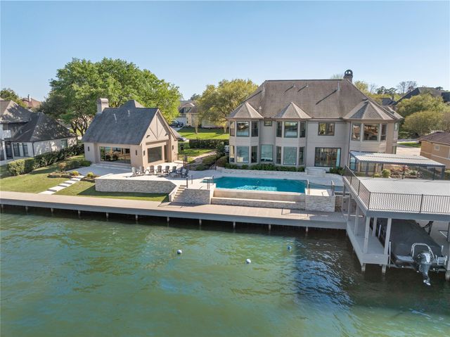 385 Edgewood Drive, Montgomery, TX 77356
