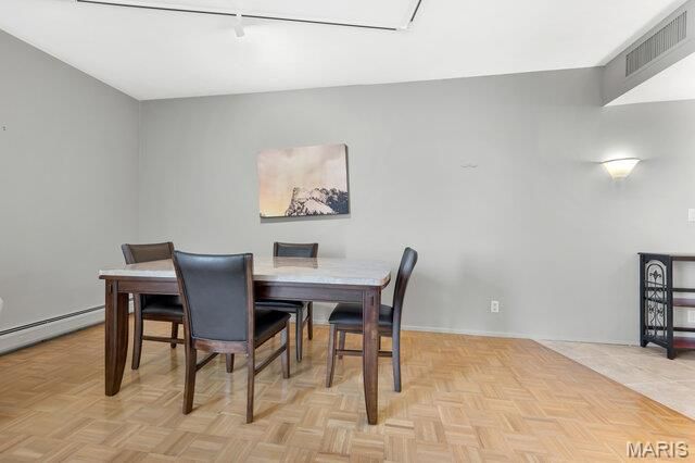 200 S Brentwood Boulevard S 14C, Clayton, MO 63105