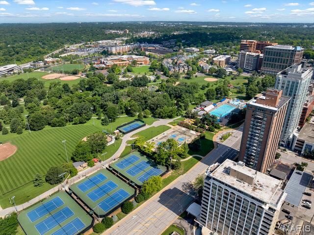 200 S Brentwood Boulevard S 14C, Clayton, MO 63105