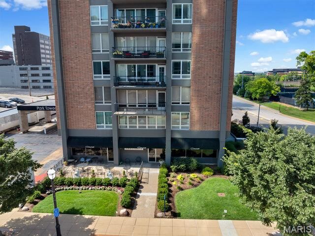200 S Brentwood Boulevard S 14C, Clayton, MO 63105