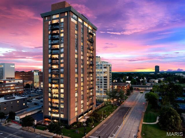 200 S Brentwood Boulevard S 14C, Clayton, MO 63105