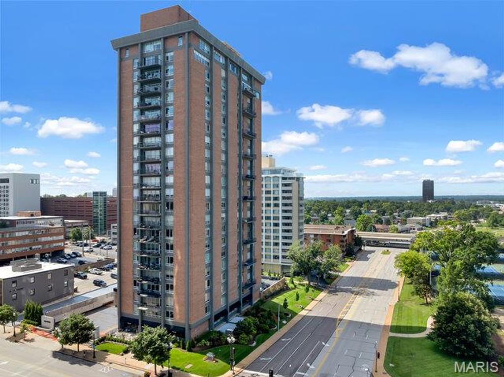 200 S Brentwood Boulevard S 14C, Clayton, MO 63105