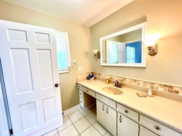 1025 Maple Drive, Greenfield, IN 46140