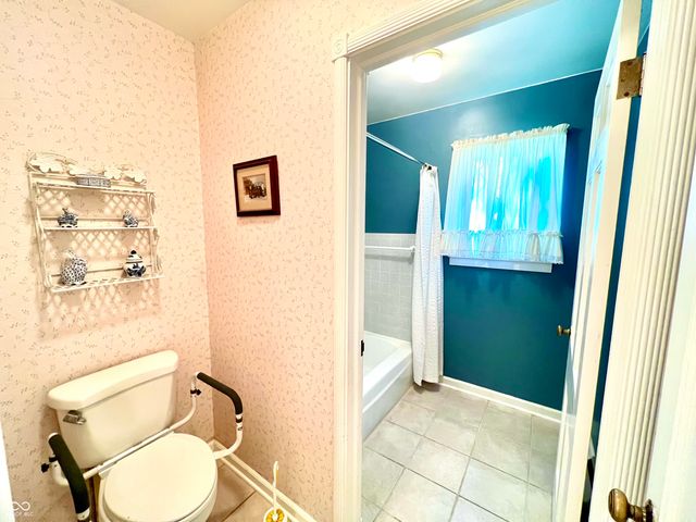 1025 Maple Drive, Greenfield, IN 46140