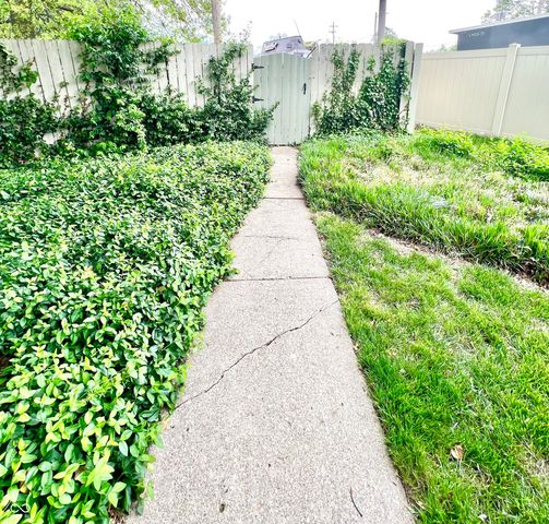 1025 Maple Drive, Greenfield, IN 46140