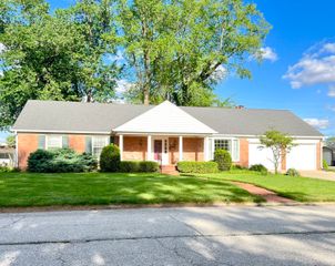 1025 Maple Drive, Greenfield, IN 46140