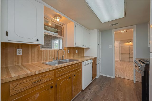 227 Glencairn Court, Houston, TX 77336