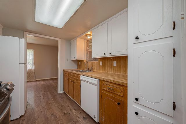 227 Glencairn Court, Houston, TX 77336