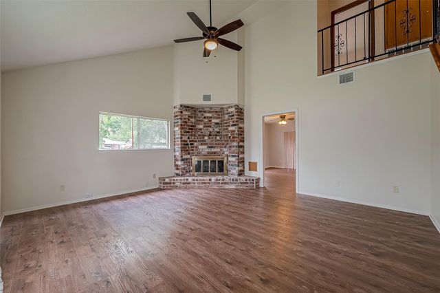 227 Glencairn Court, Houston, TX 77336