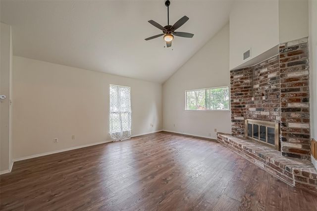 227 Glencairn Court, Houston, TX 77336