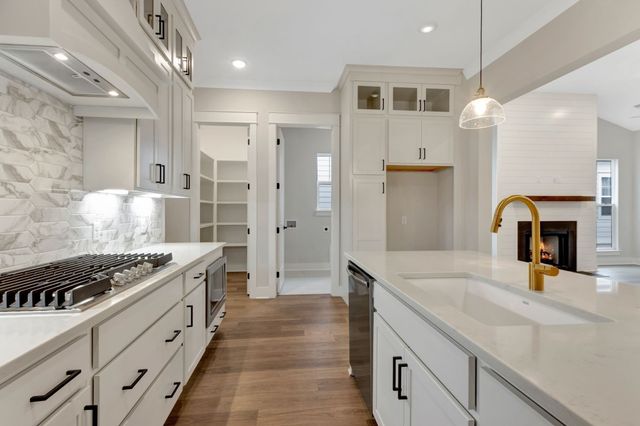 5738 Lennis Ln, Murfreesboro, TN 37129