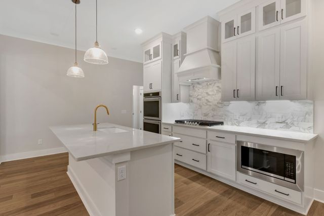 5738 Lennis Ln, Murfreesboro, TN 37129