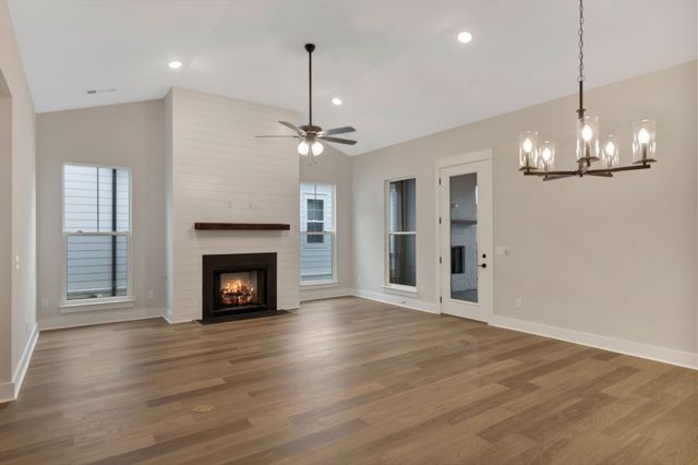 5738 Lennis Ln, Murfreesboro, TN 37129