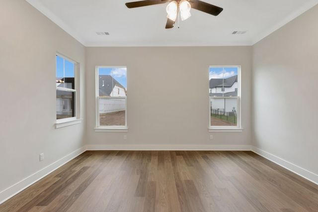 5738 Lennis Ln, Murfreesboro, TN 37129