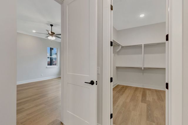 5738 Lennis Ln, Murfreesboro, TN 37129