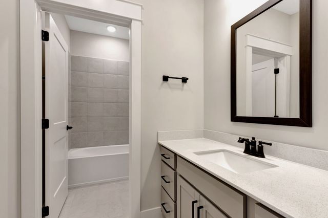 5738 Lennis Ln, Murfreesboro, TN 37129