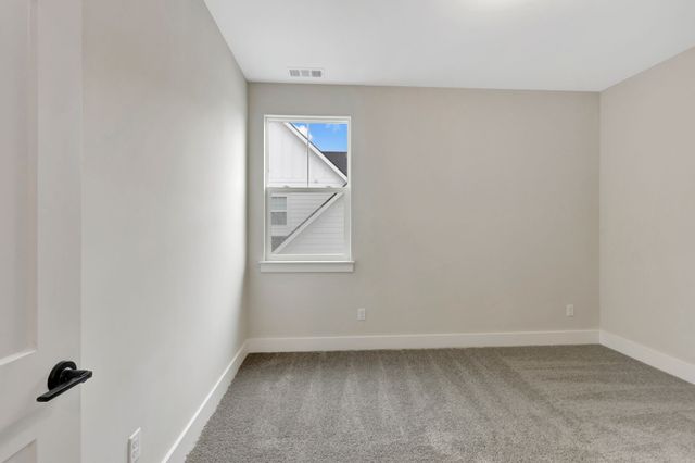 5738 Lennis Ln, Murfreesboro, TN 37129