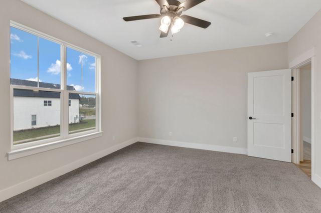 5738 Lennis Ln, Murfreesboro, TN 37129