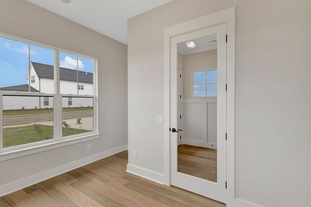 5738 Lennis Ln, Murfreesboro, TN 37129