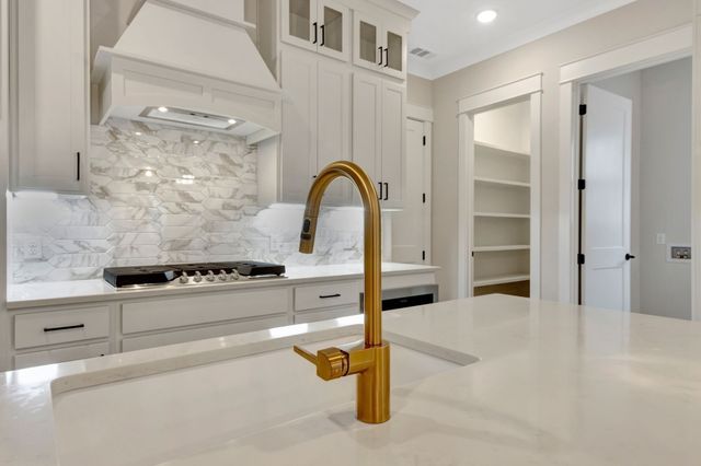 5738 Lennis Ln, Murfreesboro, TN 37129