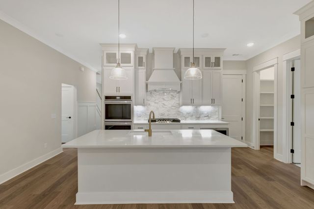 5738 Lennis Ln, Murfreesboro, TN 37129