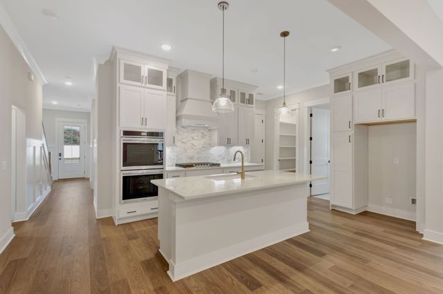 5738 Lennis Ln, Murfreesboro, TN 37129