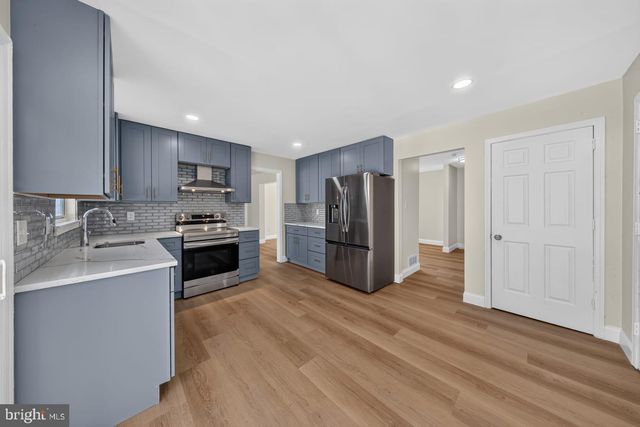 47 MIDLAND DR, Newark, DE 19713
