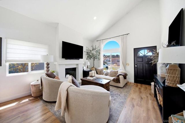 1022 Glenwood Way, Escondido, CA 92026