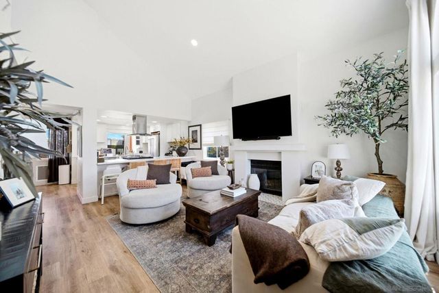 1022 Glenwood Way, Escondido, CA 92026