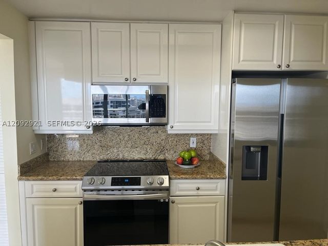 848 Brickell Key Dr 2303, Miami, FL 33131