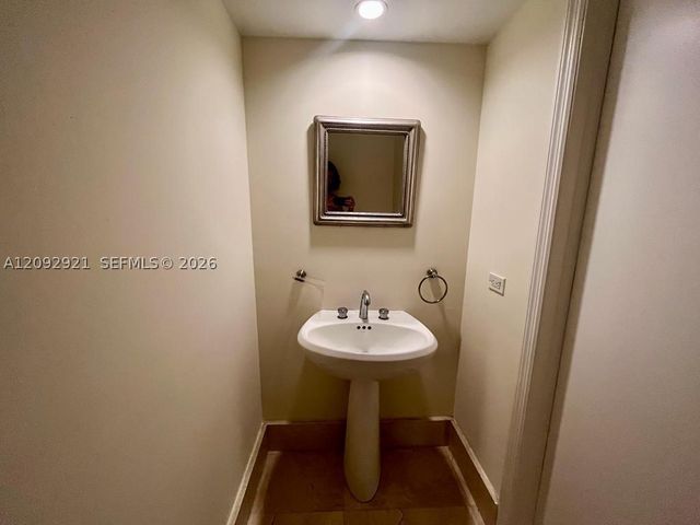 848 Brickell Key Dr 2303, Miami, FL 33131