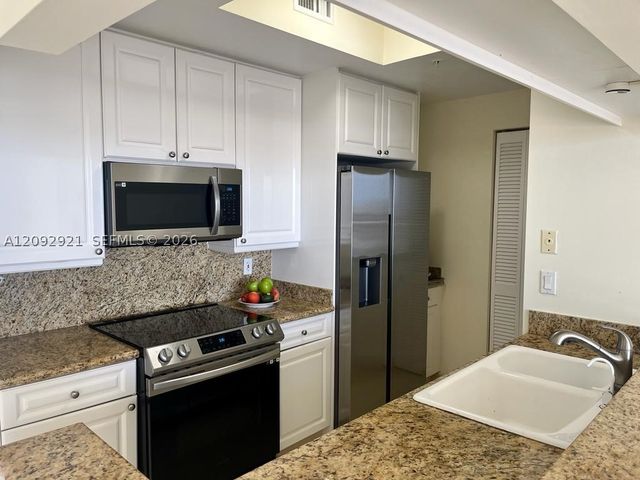 848 Brickell Key Dr 2303, Miami, FL 33131