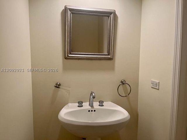 848 Brickell Key Dr 2303, Miami, FL 33131