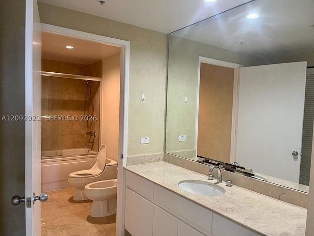 848 Brickell Key Dr 2303, Miami, FL 33131